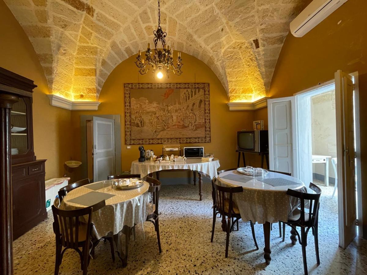 Palazzo De Carlo E Il Parco Dei 7 Pozzi Bed & Breakfast Lecce Exterior photo