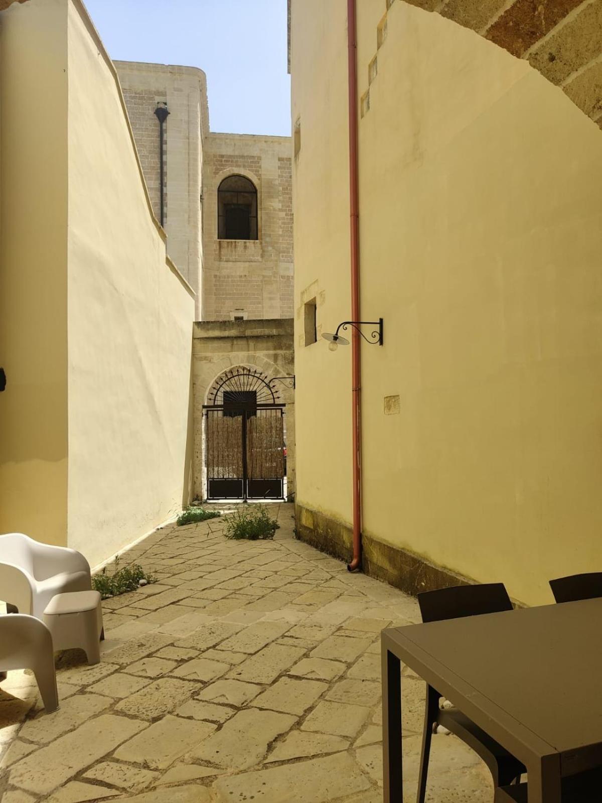 Palazzo De Carlo E Il Parco Dei 7 Pozzi Bed & Breakfast Lecce Exterior photo